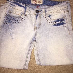 Light Wash LEI Capris